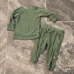 Kyte BABY Green Sweatshirt & Joggers Set